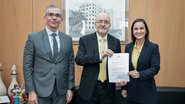 A presidente da OAB-PE, Ingrid Zanella, com o desembargador Francisco Bandeira de Mello e Bruno Baptista (Foto Sandokan Xavier – OAB-PE) (1)