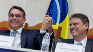 Flávio Bolsonaro e Tarcísio Freitas na Alesp