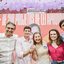 João Campos ao lado de Marília Arraes, Carlos Costa, uma mulher, Mário Ricardo e outra mulher. Ao fundo painel de bexigas lilás