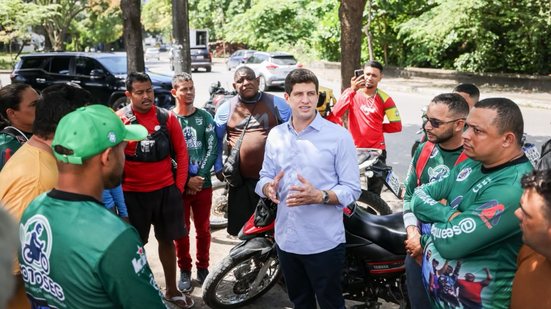 A entregadores, João Campos apresenta plano para isentar IPVA de motos de até 180 cilindradas