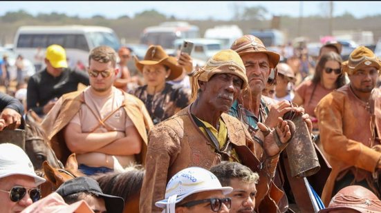 A estimativa dos organizadores indica o fluxo de milhares de vaqueiros montados oriundos de diversos estados da federação brasileira, além de contingentes expressivos de turistas e romeiros. As ações religiosas terão início formal a partir das 8h
					
					
					Foto: Leandro Pelizzoni