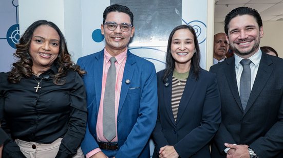 A solenidade de entrega foi conduzida pela presidente da OAB-PE, Ingrid Zanella, ao lado do presidente da subseção de Olinda, Wilson Sena. - Foto: Sandokan XavierOAB-PE