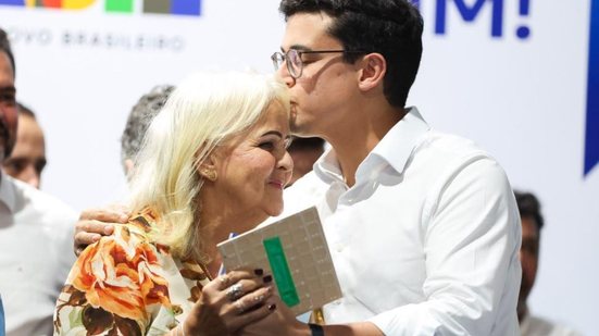 Maioria dos títulos de propriedade foi entregue a mulheres
					
					
					Marlon Diego/Prefeitura do Recife
