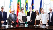 Victor Marques em assinatura do acordo