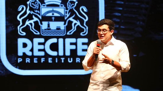 João Campos promete expandir programa
						
						
						Hélia Scheppa/Prefeitura do Recife