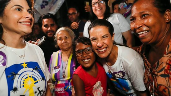 Governadora faz primeira grande caminhada da campanha no Recife e intensifica o corpo a corpo em meio à disputa voto a voto pelo Governo de Pernambuco