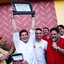 João Campos segura título de cidadão e celebra em meio a apoiadores e aliados políticos em Buenos Aires