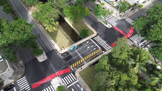 Imagem aérea de novo pontilhão sobre o Canal de Setúbal