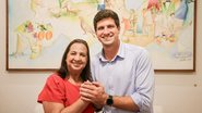 Adilma Lacerda e João Campos com as mãos unidas