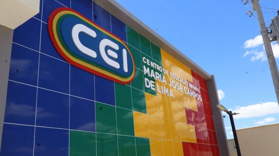 Fachada da creche no município de Tacaratu
						
						
						Rafael Gueiros/SEE
