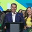 Flávio Bolsonaro em púpito de campanha