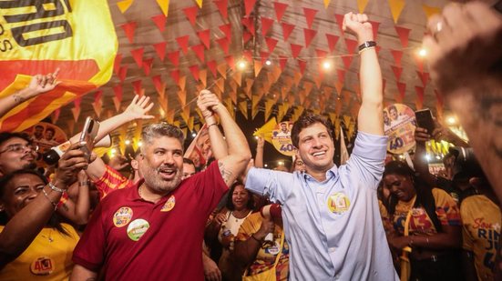 Candidato a deputado federal pelo PSB, Rinaldo Junior inaugurou comitê na Avenida Norte com a presença da chapa majoritária da Frente Popular
					
					
					Kleyvson Santos/Milena Ferreira