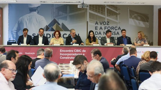 Encontro reuniu construtoras, entidades e representantes do poder público para discutir crédito, FGTS, financiamento e novas alternativas de acesso à moradia.