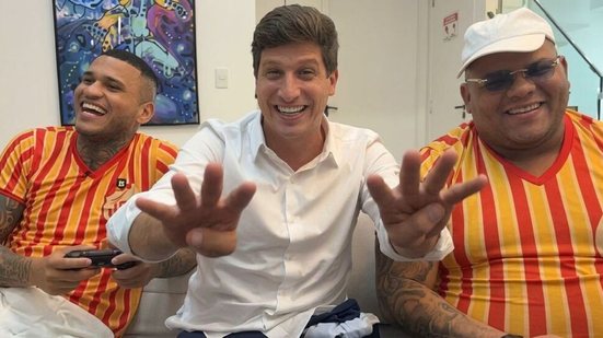 Imagem MC que fez “Raquel é Pro Max” entra na campanha de João Campos