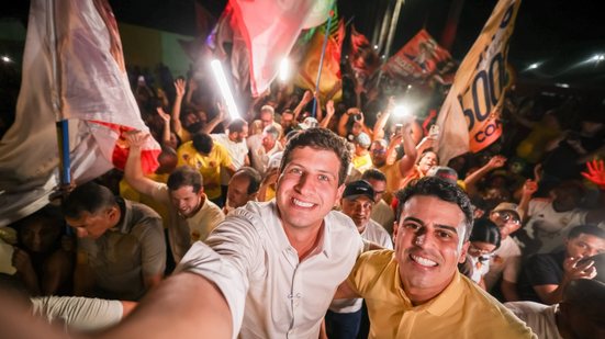 João Campos ao lado de Vinicius Marques em São José do Belmonte, terça-feira 8 de setembro de 2026
					
					
					Edson Holanda/João Campos