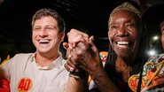 João Campos e Lia de Itamaracá sorriem enquanto estão de mãos unidas