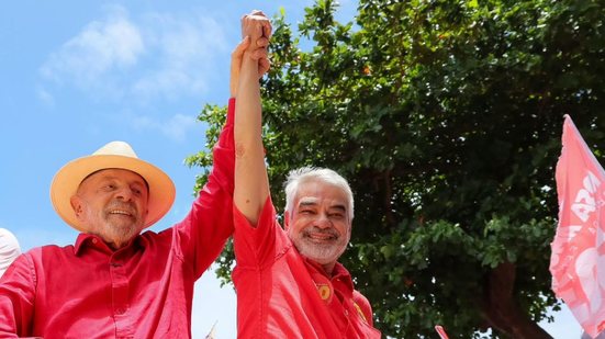 Imagem Em ato com Lula no Recife, Humberto Costa pede dois senadores alinhados ao presidente