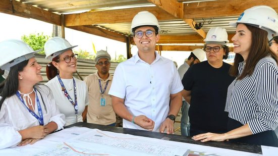 Victor Marques em canteiro de obras da UPAE Casa Amarela