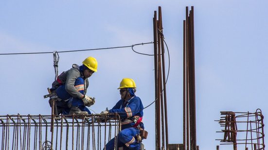 Construção gera mais de 200 mil novos empregos formais no Brasil em 2026