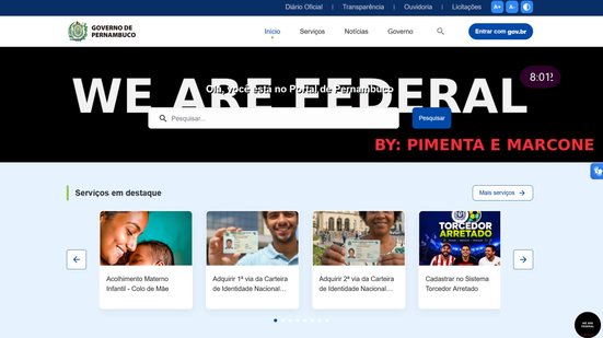 página principal do gov pe mostra ao fundo uma imagem de fundo preta escrito "we are federal" by pimenta e marcone, painel de outras notícias continua com as fotos corretas