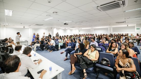 Desde abril, de acordo com a administração municipal, 354 profissionais foram nomeados para reforçar os serviços de saúde
					
					
					Edson Holanda/Prefeitura do Recife