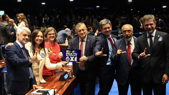 Senadores de diversos partidos utilizaram a tribuna do Senado Federal para defender a proposta, o que estendeu o horário da votação
					
					
					Mariana Leal/Divulgação