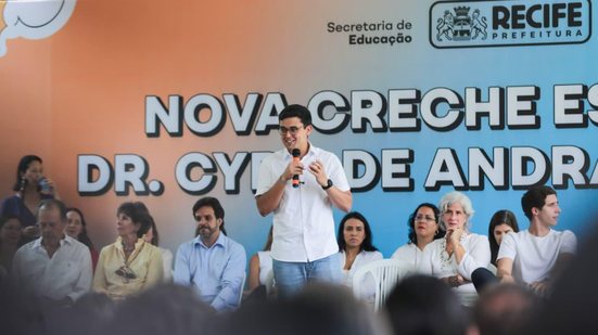 Bonificação também vai contemplar servidores da Escola de Formação de Educadores do Recife Professor Paulo Freire
						
						
						Ivison Gambarra/Prefeitura do Recife