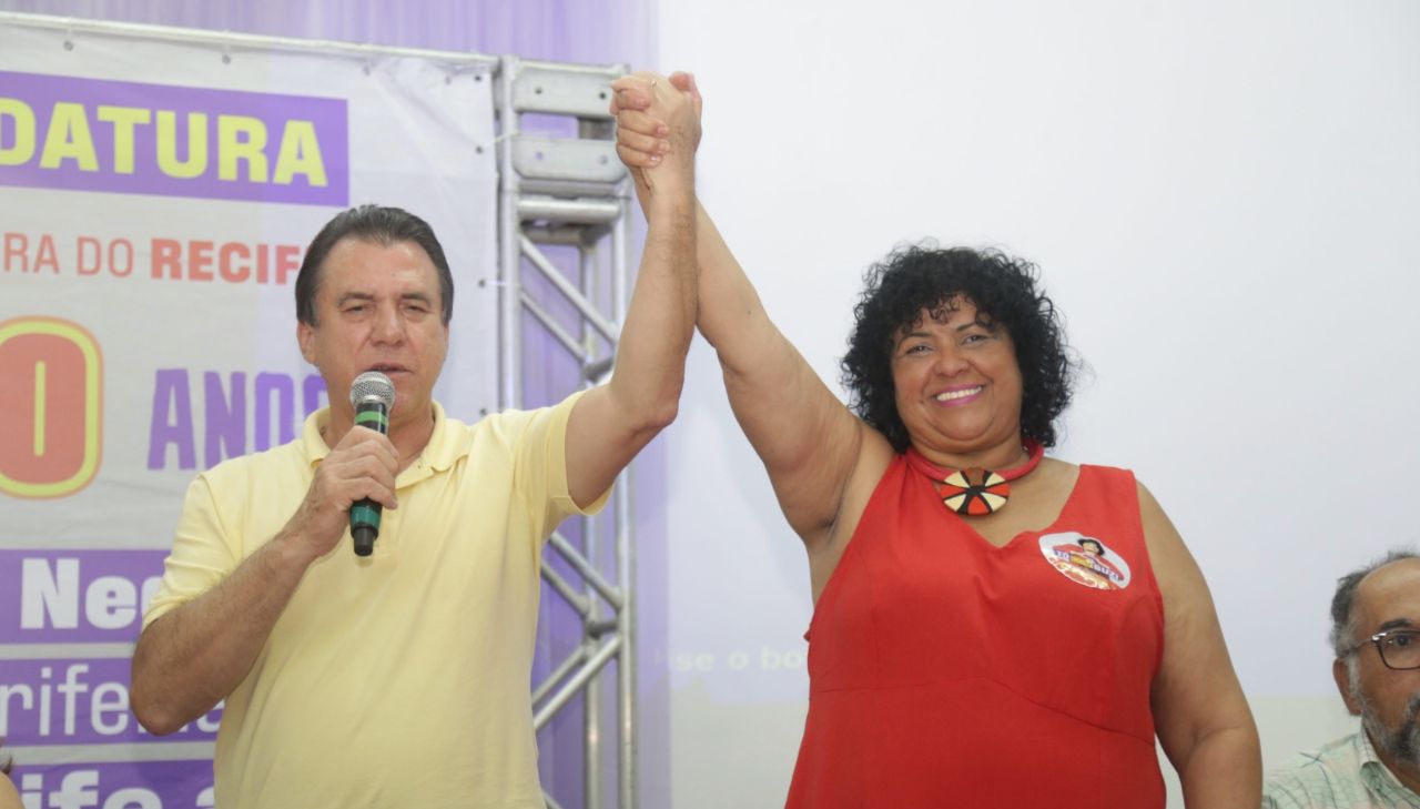 Ministro de Trabalho, Luiz Marinho, ao lado da pré-candidata a vereadora do Recife, Suzi Rodrigues