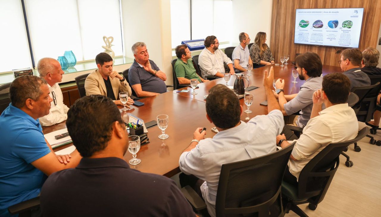 foto da reunião do grupo com a prefeitura