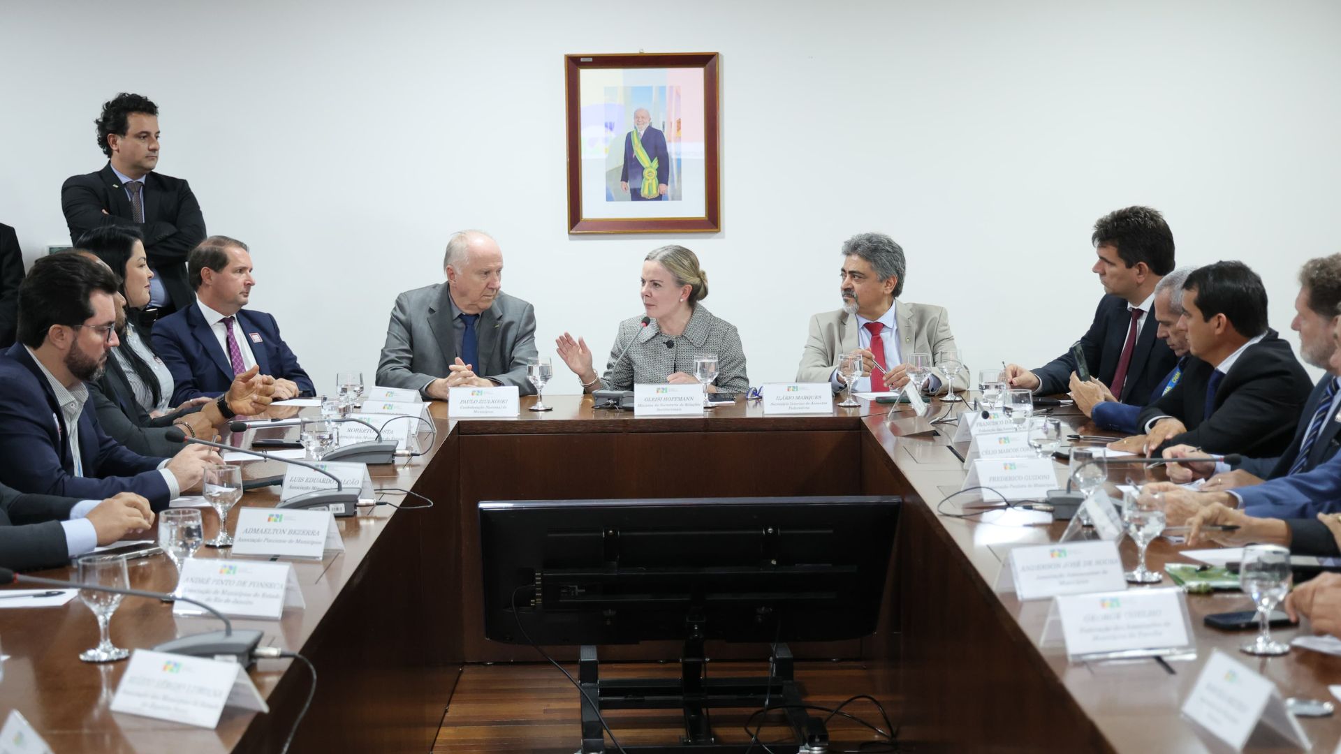 Gleisi Hoffmann recebeu prefeitos em Brasília. 