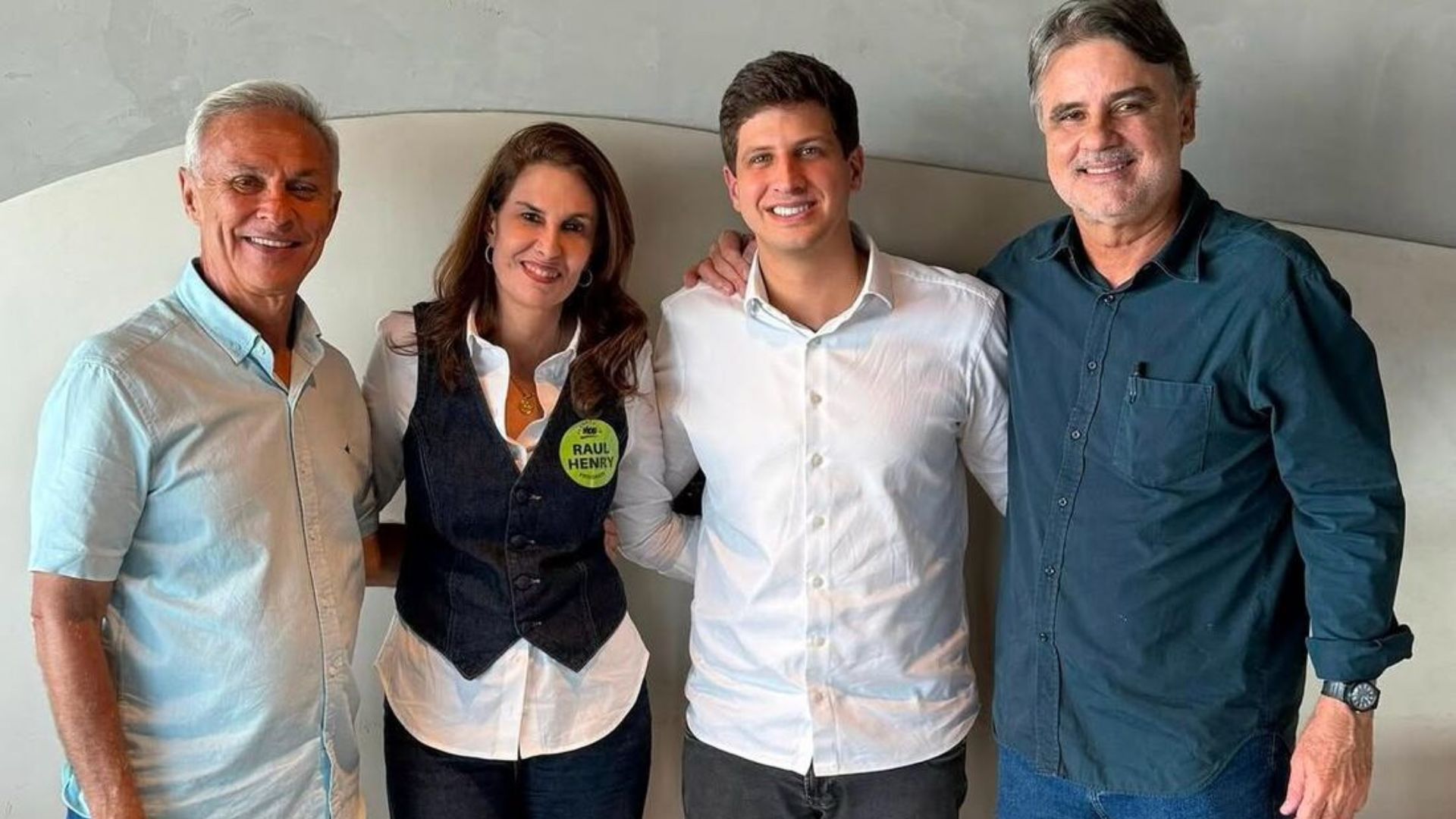 Paulo Roberto, João Campos e Raul Henry após eleição interna do MDB
