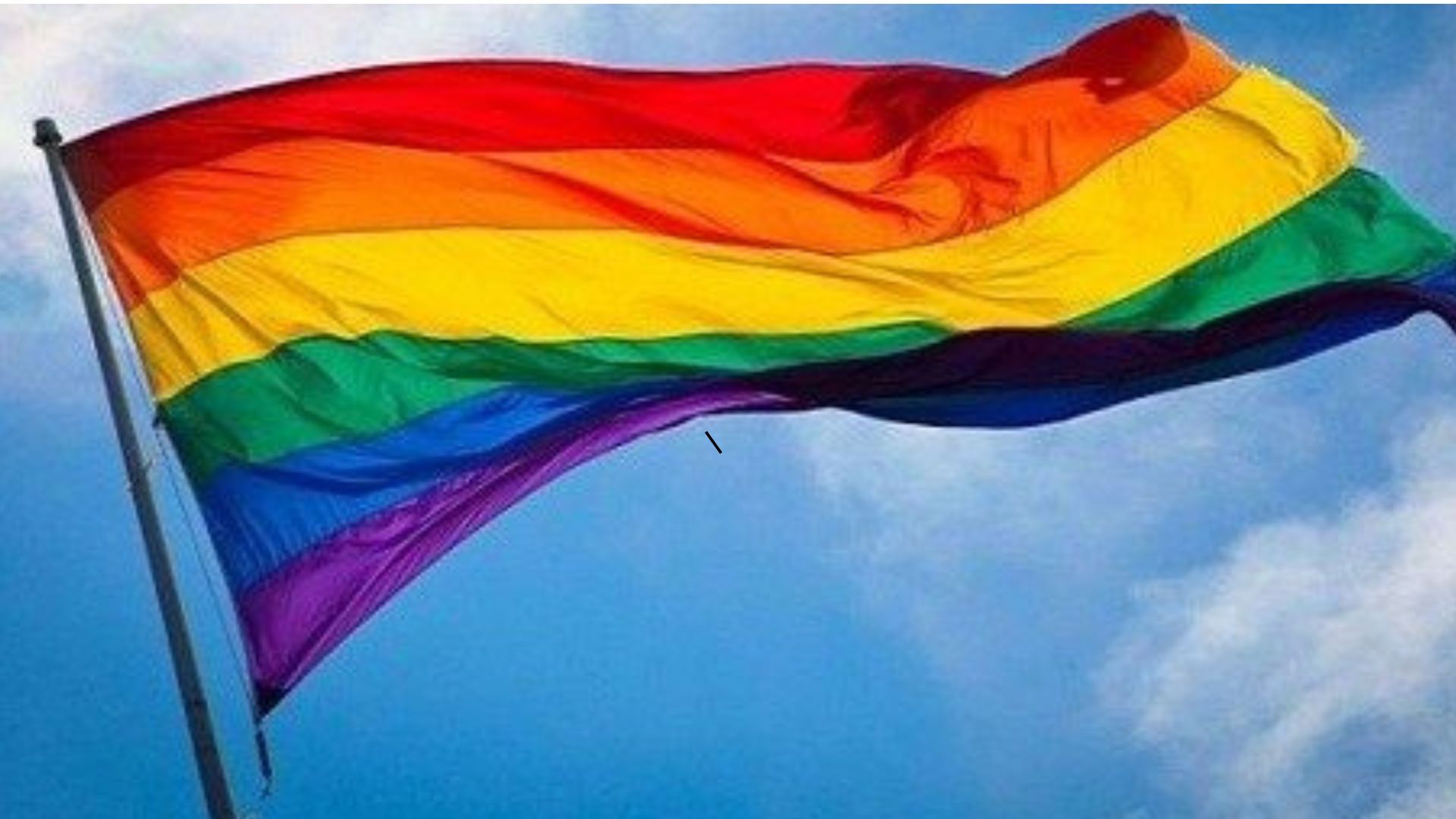 Bandeira LGBT hasteada