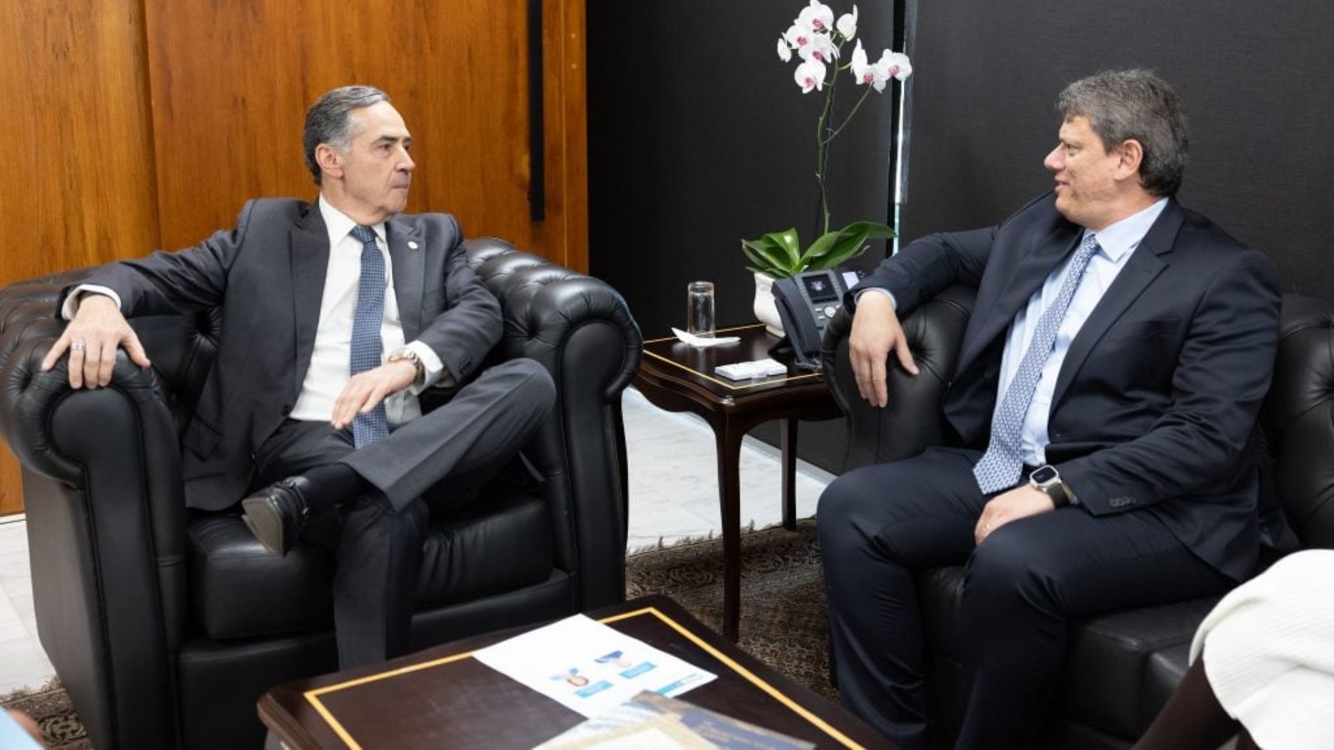 Luis Roberto Barroso e Tarcísio de Freitas