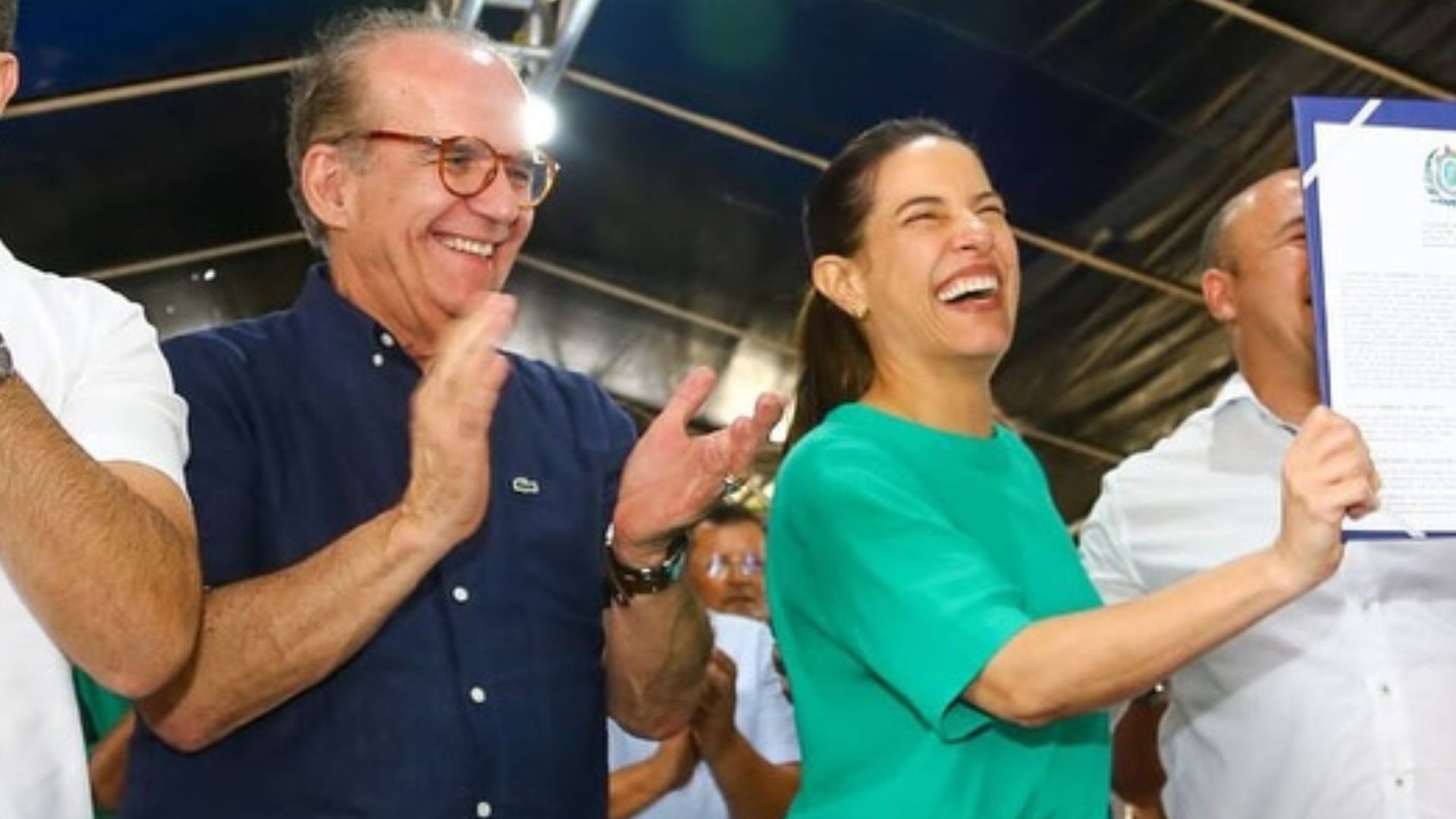 Fernando Dueire e Raquel Lyra lado a lado sorrindo
