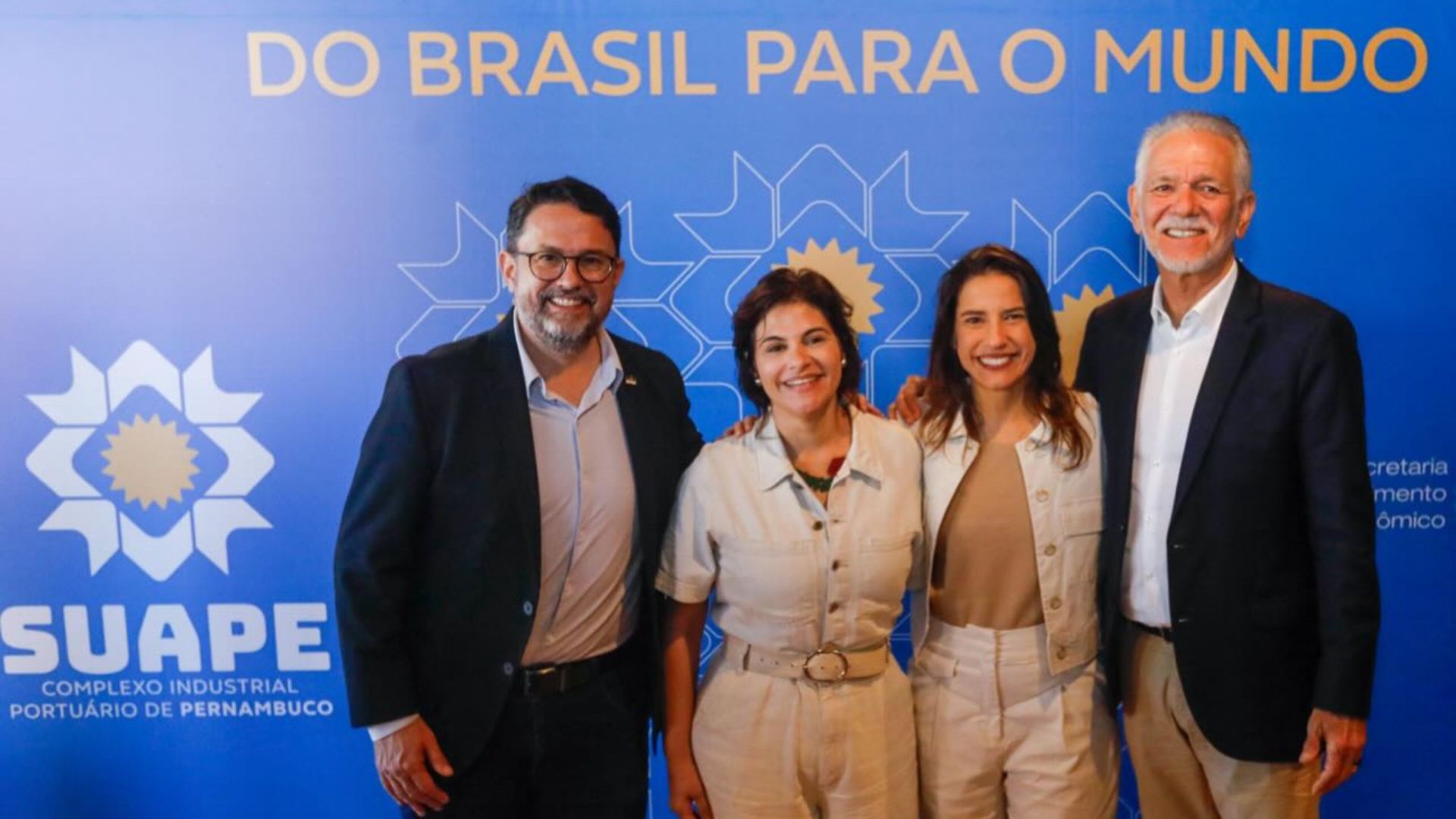 Secretário Guilherme Cavalcanti, Vice-governadora Priscila Krause, governadora Raquel LYra e Paulo Sales, presidente do Conselho de Administração do Complexo de Suape