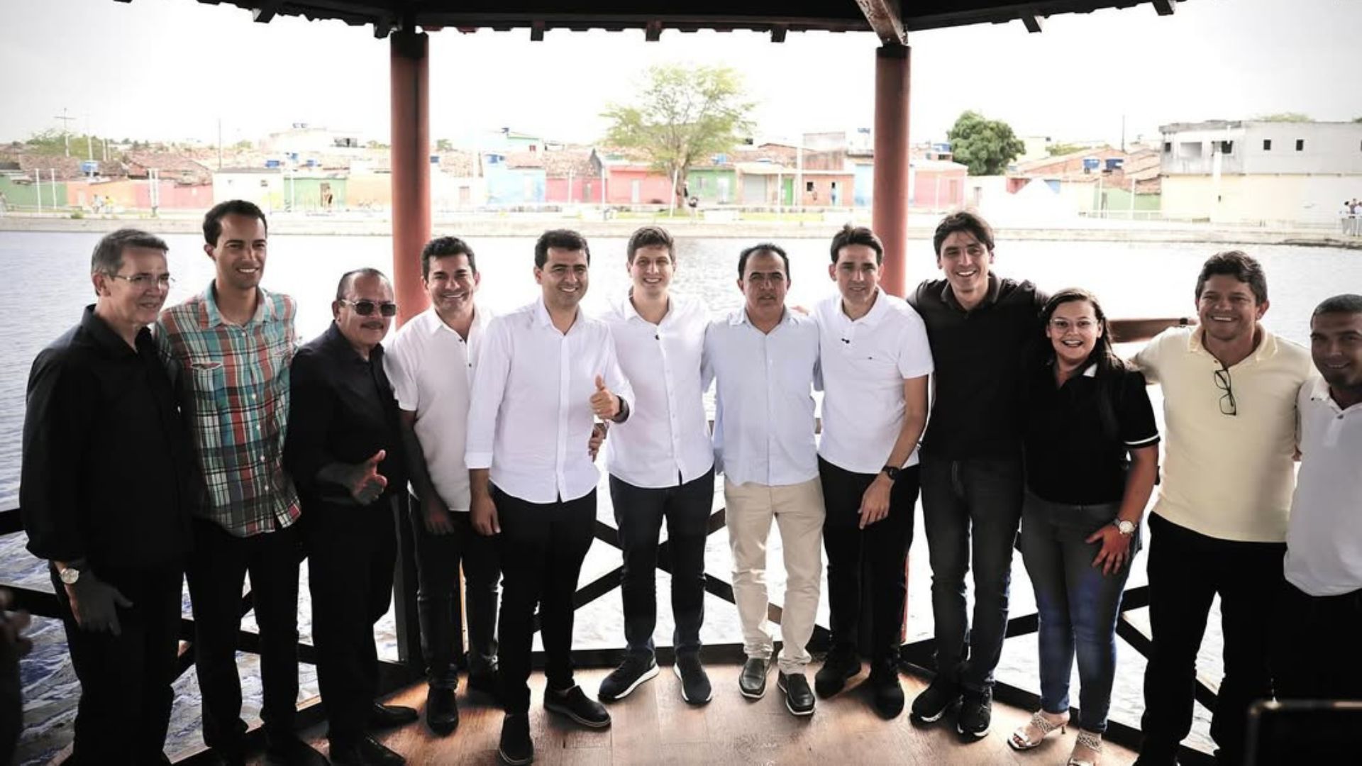 Prefeito João Campos e aliados no Agreste de Pernambuco
