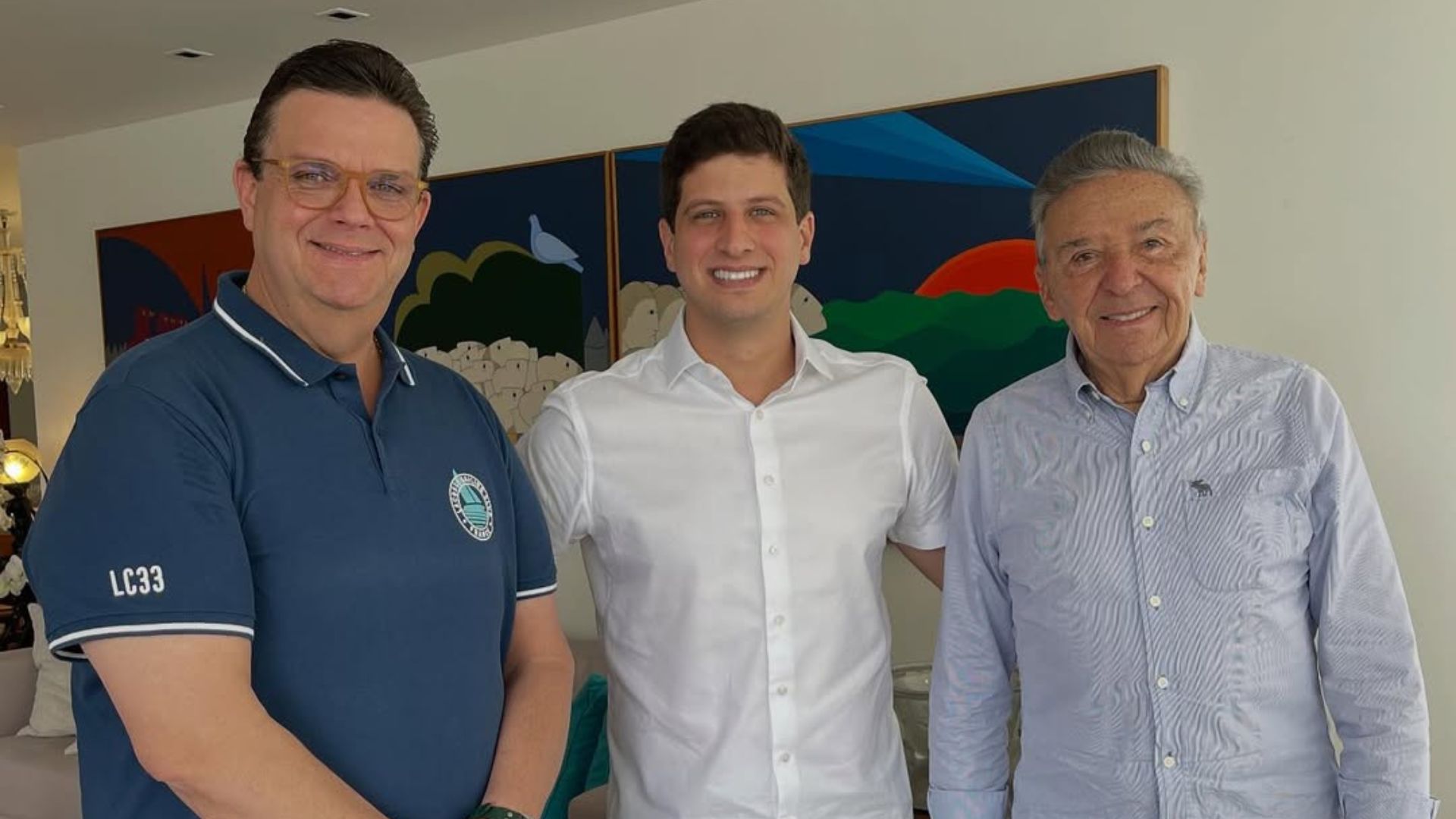 Prefeito João Campos ao centro, com o ministro Wolney Queiroz e o ex-prefeito Zé Queiroz