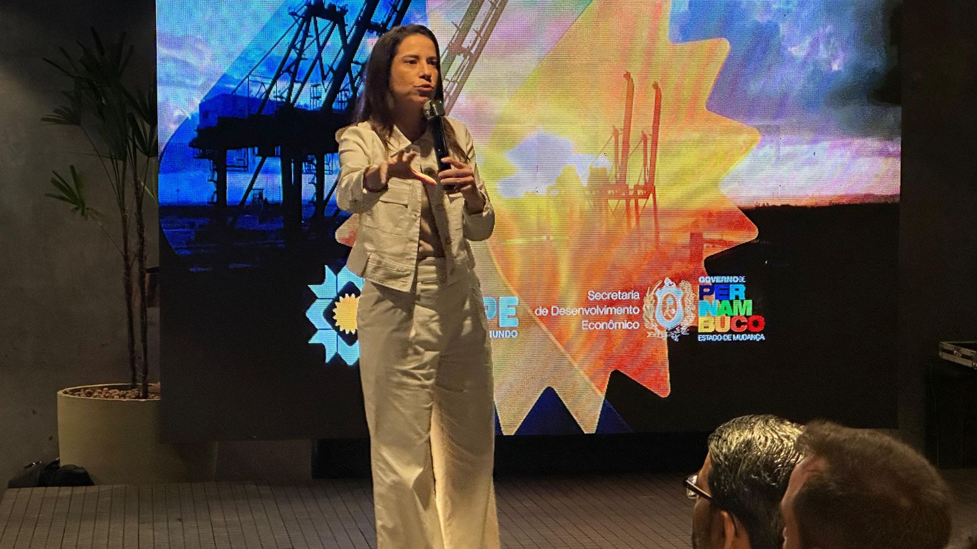 Governadora Raquel Lyra em evento de lançamento da nova marca do Porto de Suape