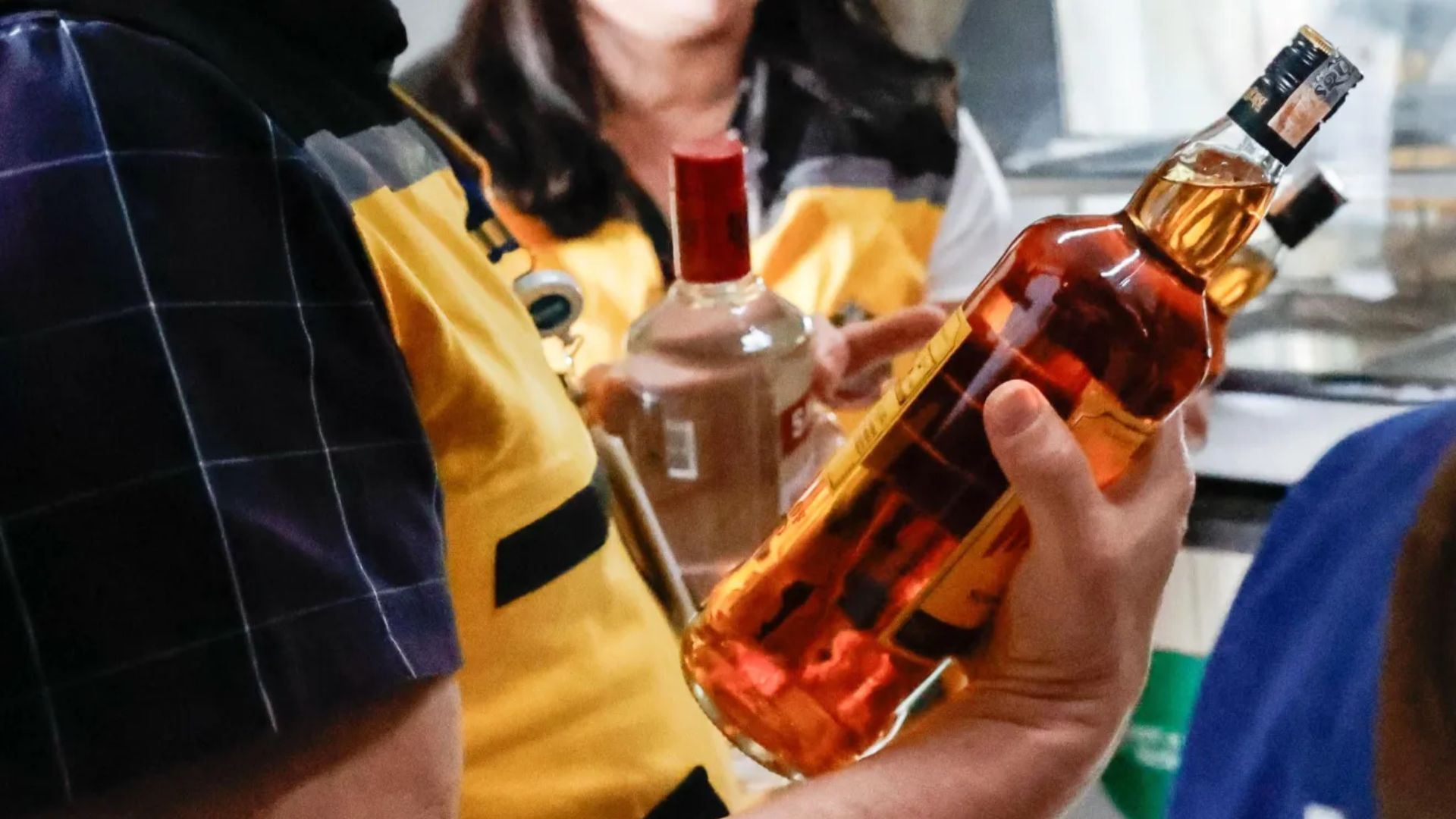 Governo de SP faz fiscalização em bebidas batizadas (metanol)