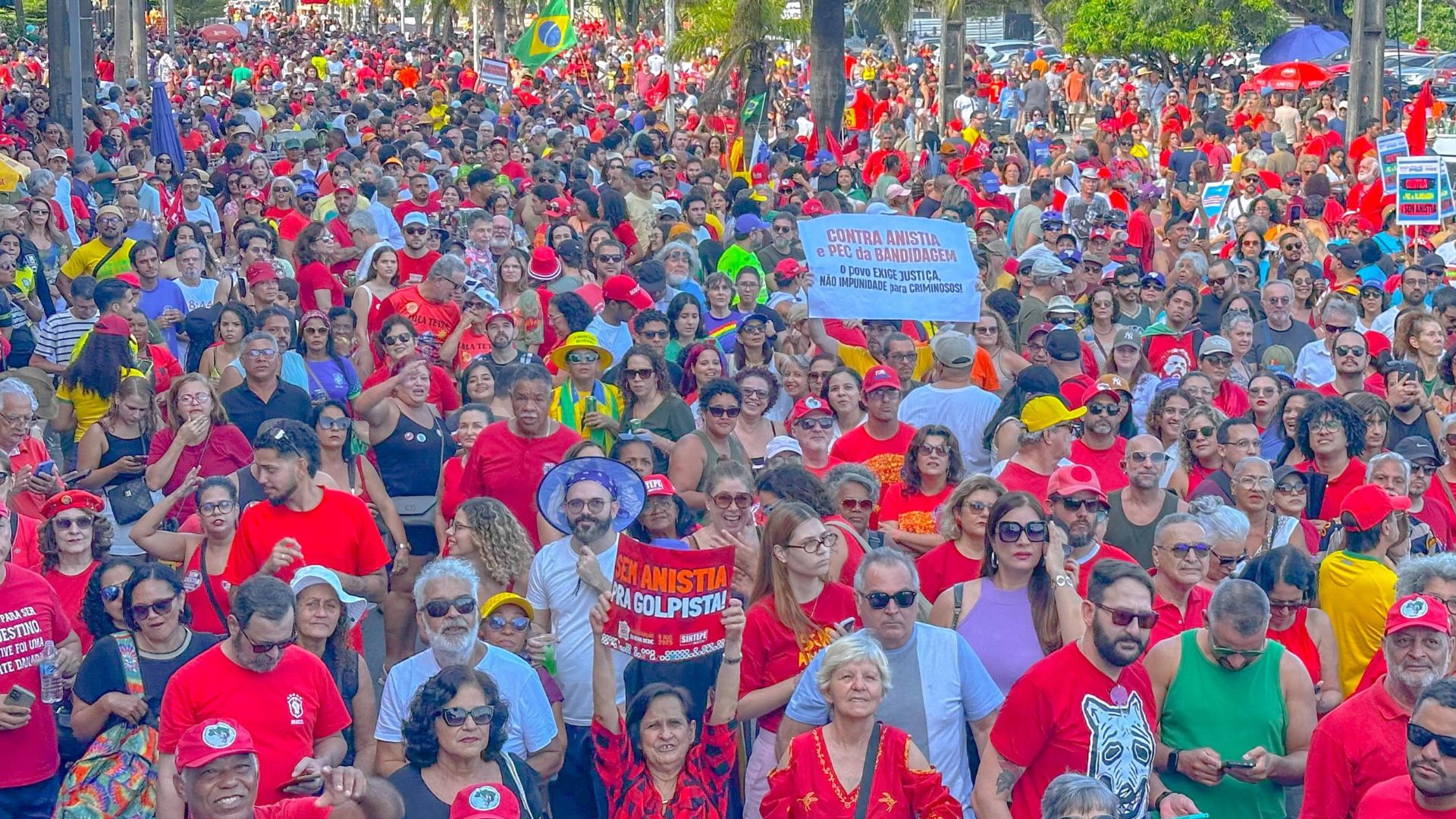 Mobilização da esquerda na Rua da Aurora no Recife