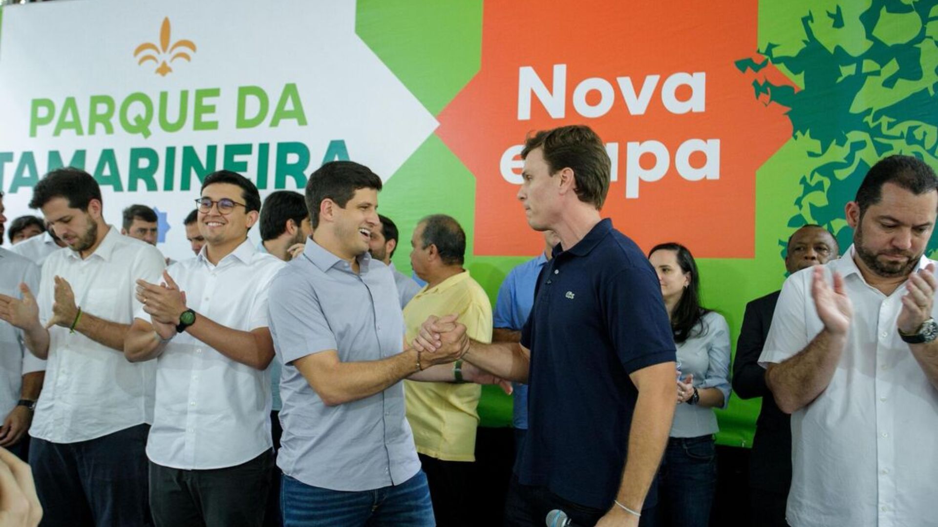 Miguel Coelho cumpre agenda com João Campos