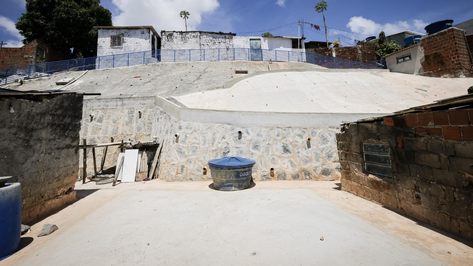 Ibura recebe obra de contenção