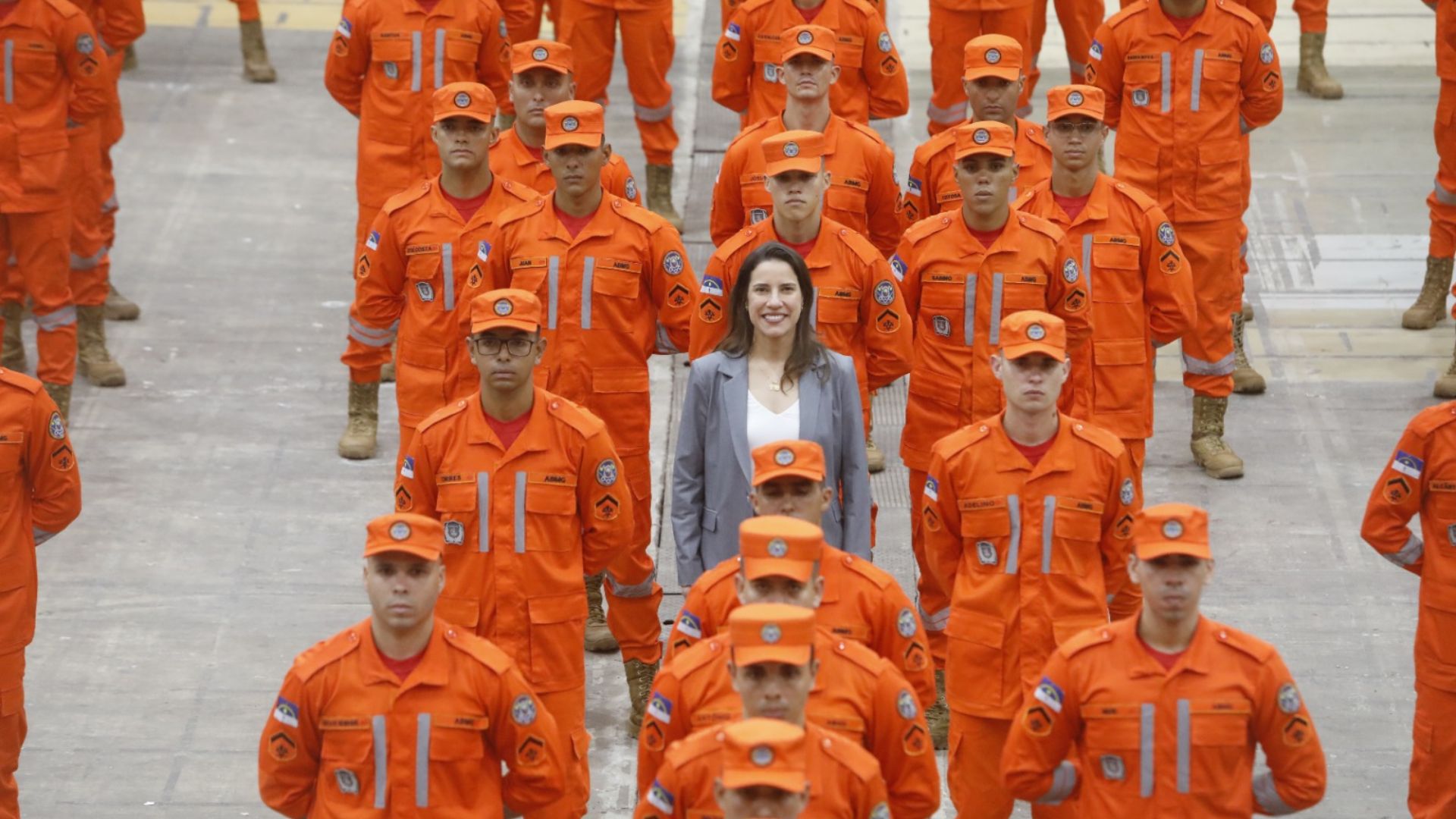 Raquel Lyra na formação de novos bombeiros