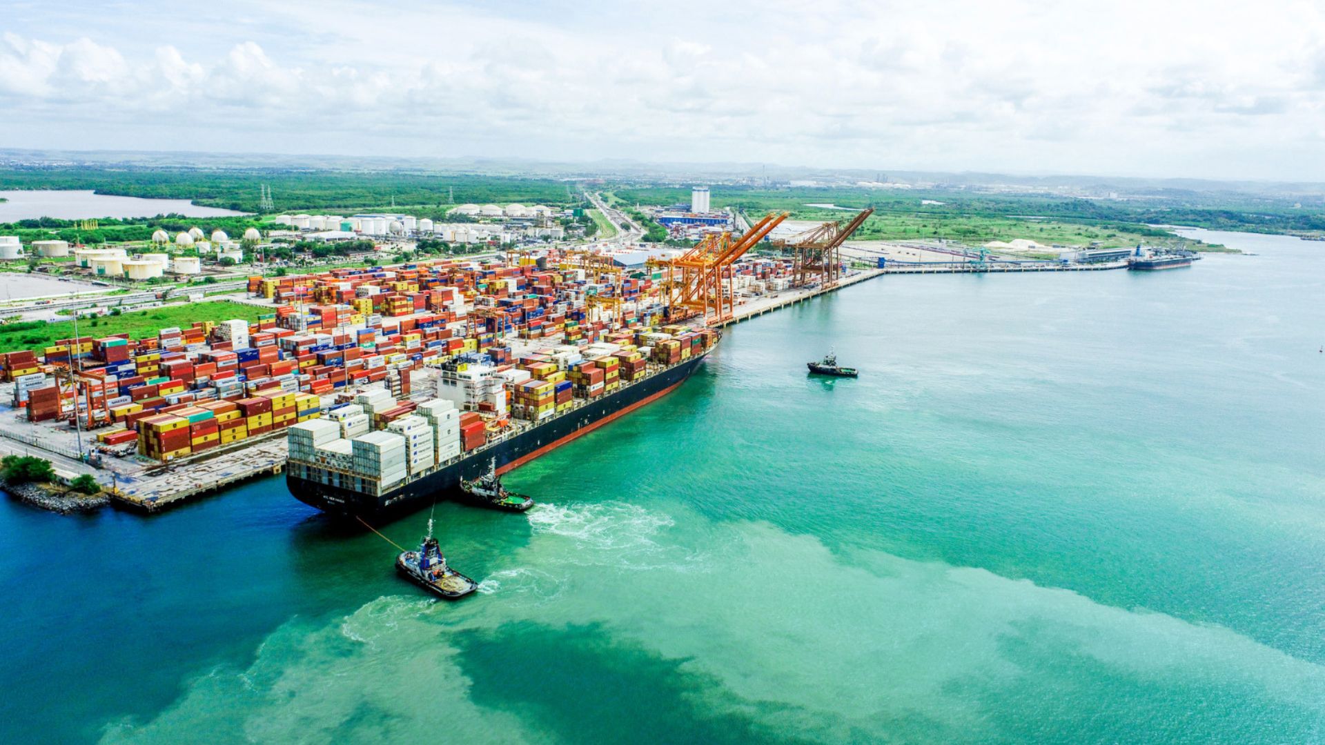 Imagem aérea do Porto de Suape