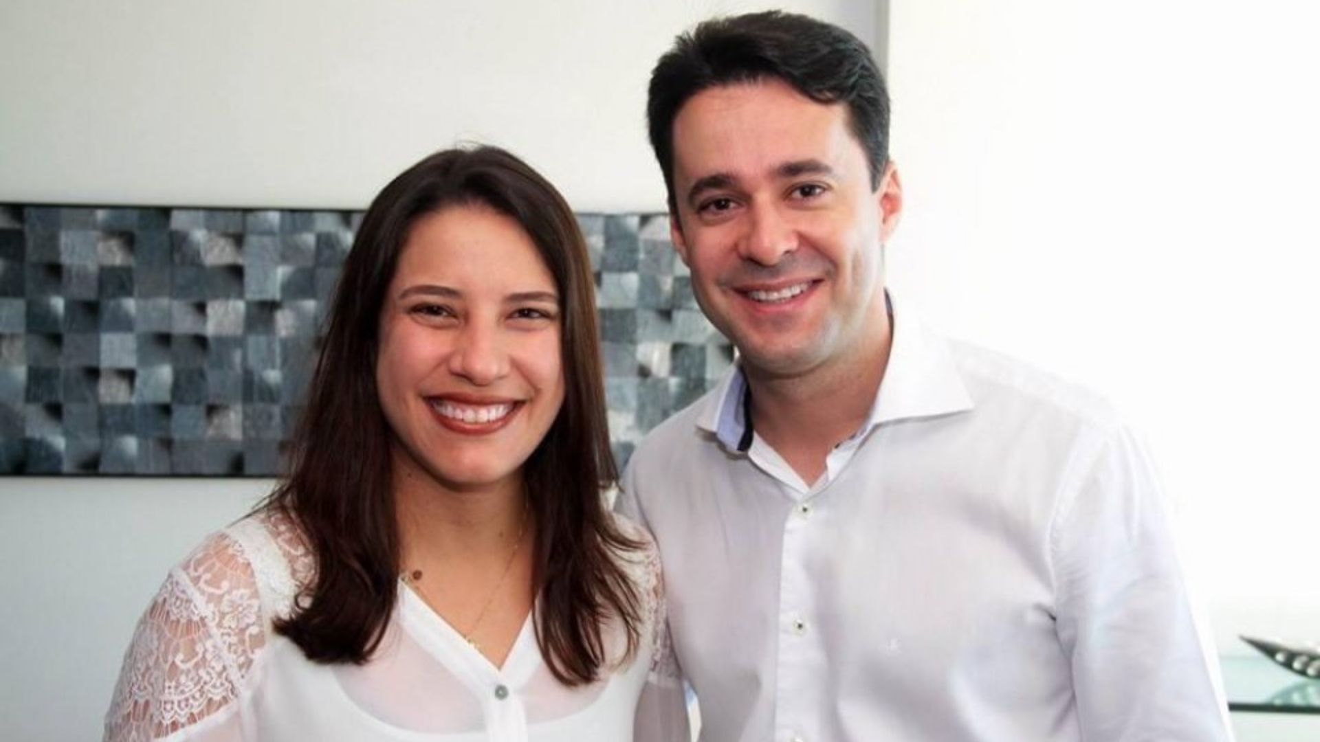 Anderson Ferreira cobra posicionamento de Raquel Lyra para eventual  aliança: "precisa escolher um lado"