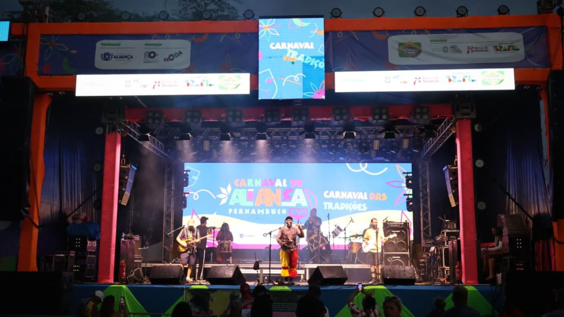 Maciel Salú se apresentou no domingo de Carnaval, em Aliança. 