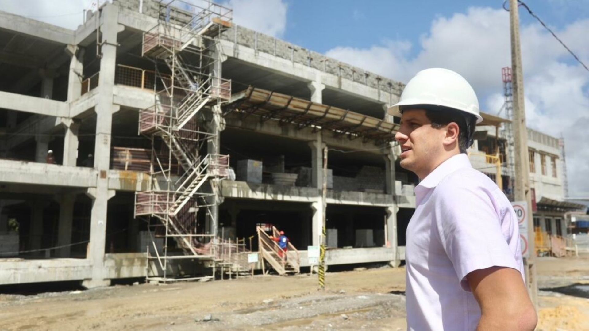 João Campos em visita ao Hospital da Criança do Recife