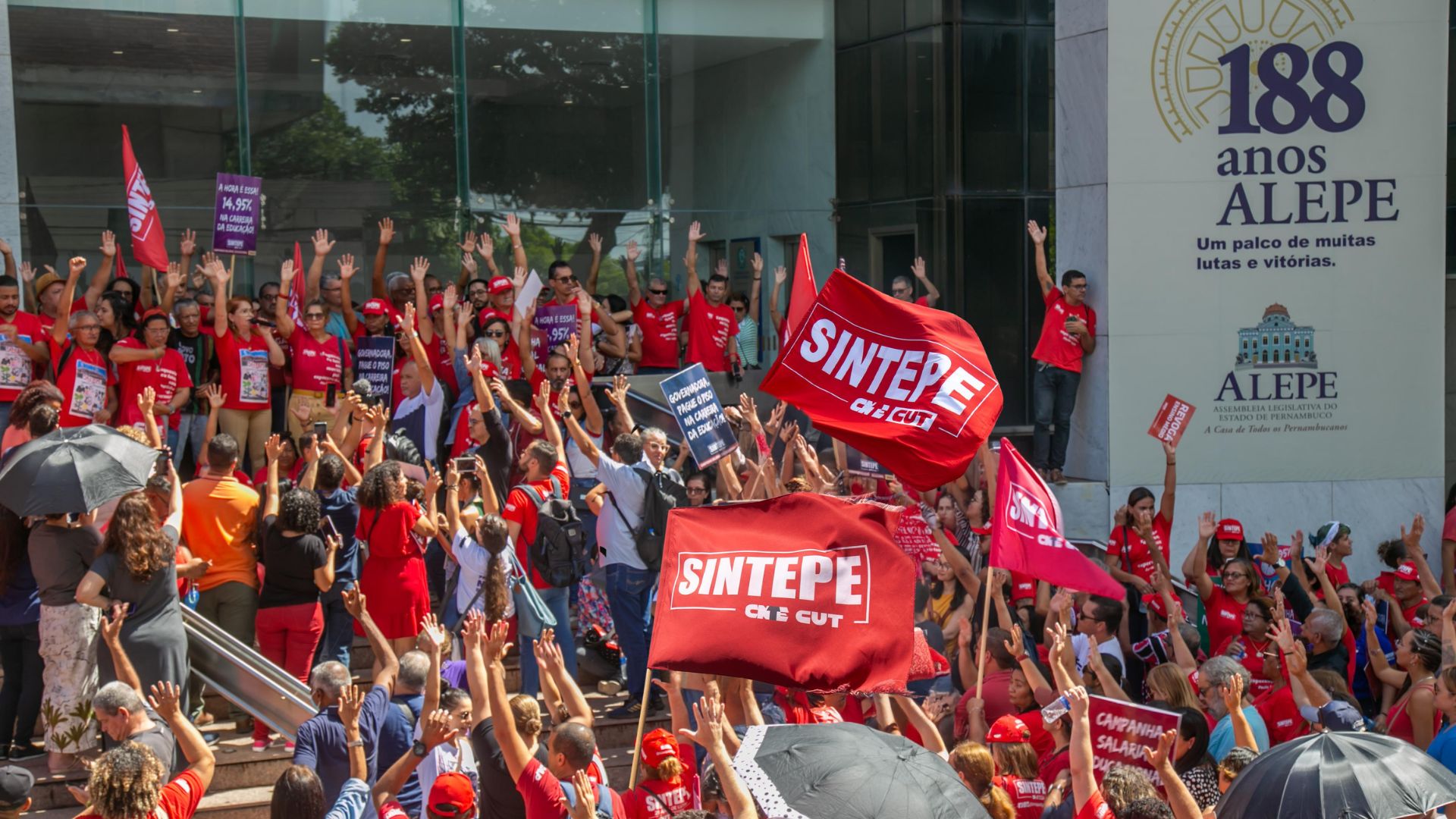 Ato do Sintepe em frente à Alepe