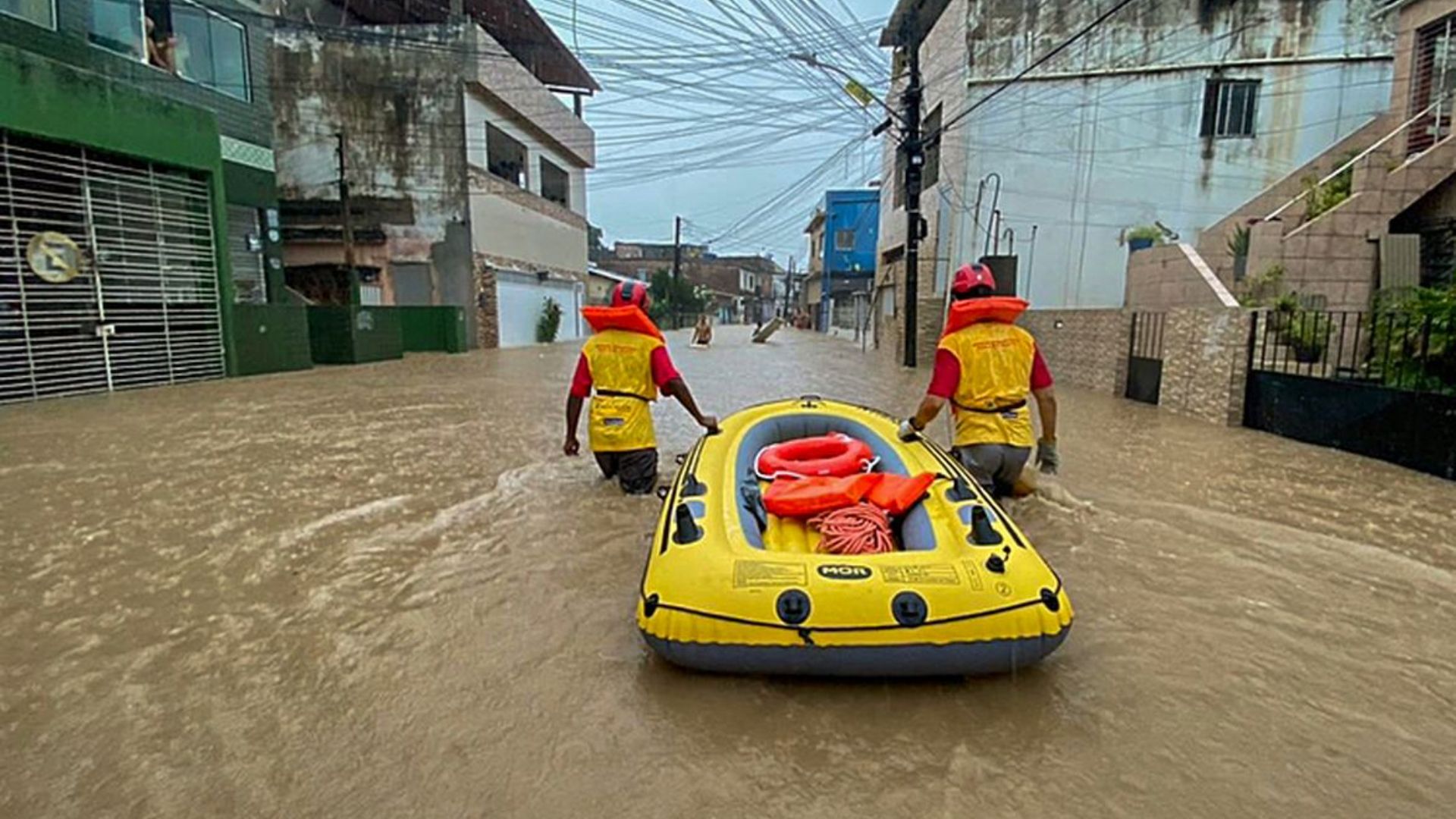 Bote salva-vidas do Corpo de Bombeiros