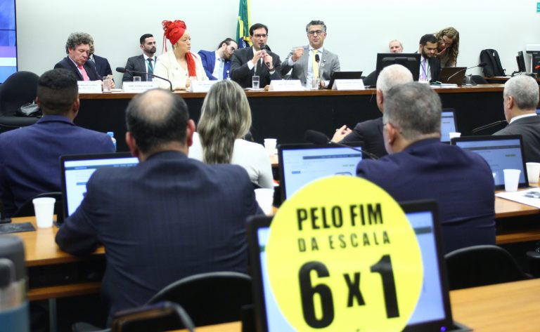 Foto da Comissão Especial da escala 6x1